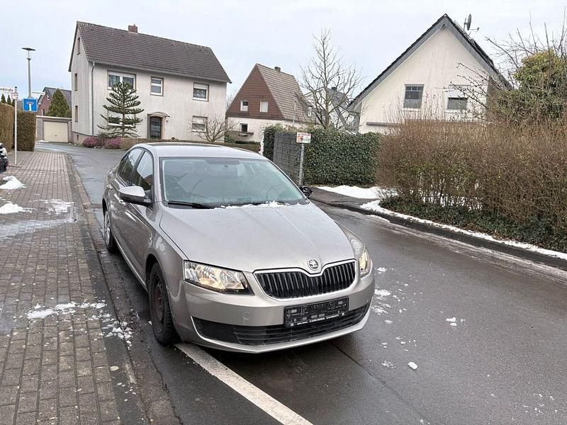 Gebraucht Skoda Octavia 105 PS (77 kW) 2014 Gold Limousine