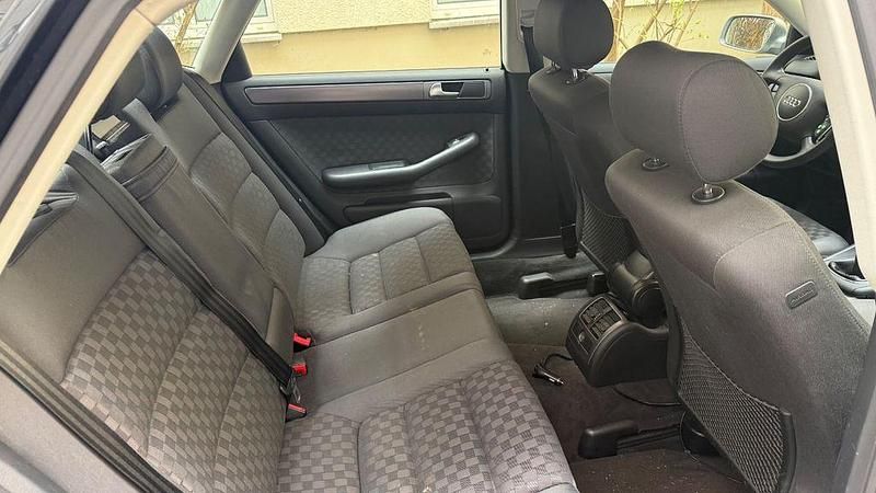 Second-hand Audi A6 175 CP (128 kW) 2003 Argintiu Berlinǎ