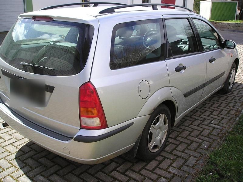 Gebraucht Ford Focus 100 PS (73 kW) 2003 Silber Kombi
