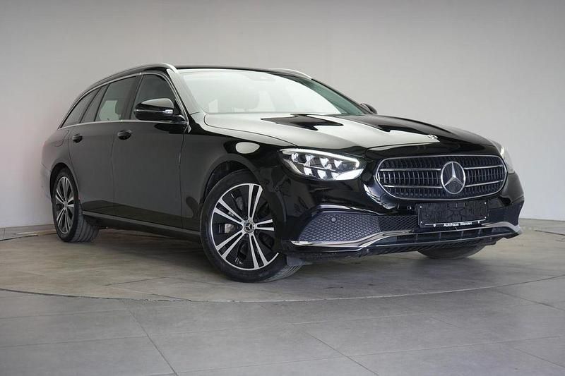 Gebraucht Mercedes E400 Avantgarde 330 PS (242 kW) 2022 Schwarz Limousine
