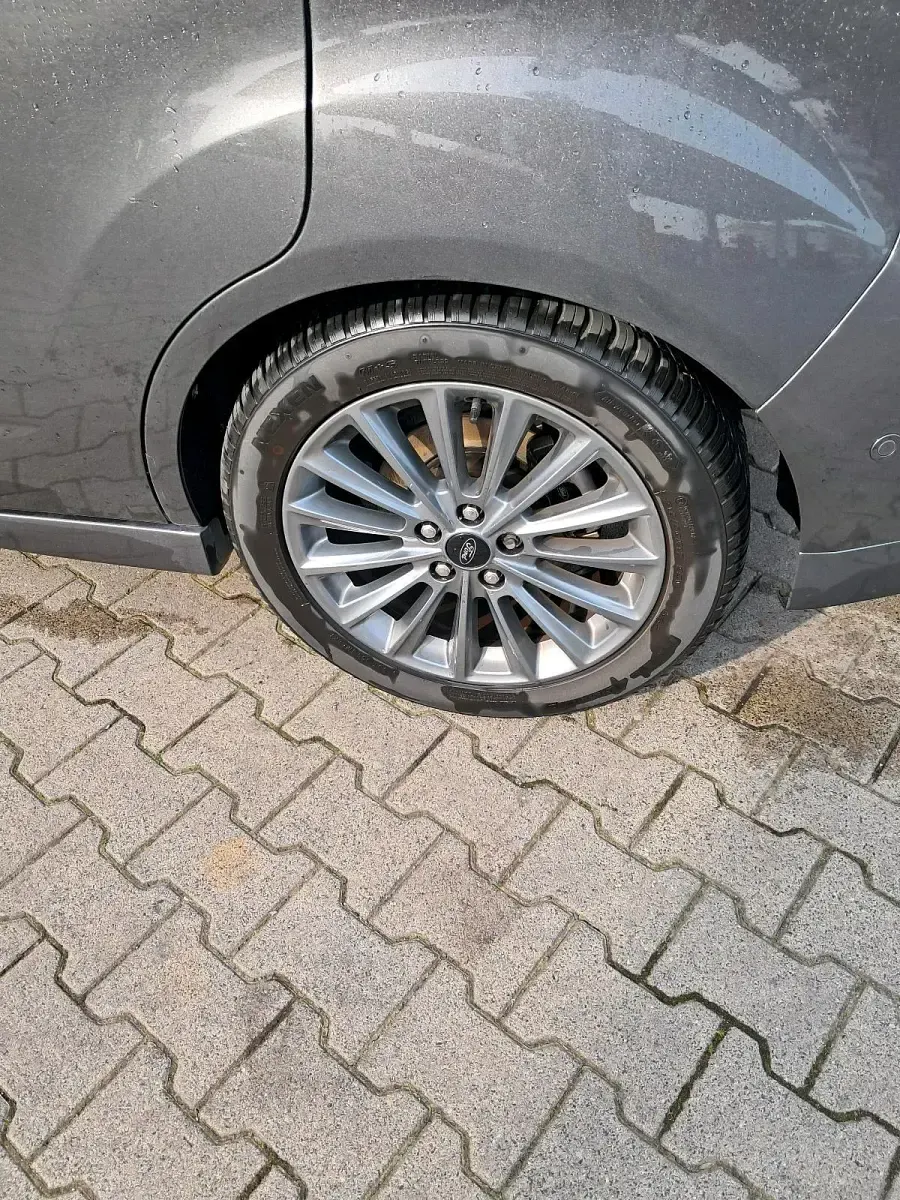 Gebraucht Ford C-MAX 150 PS (110 kW) 2019 Braun Van / Kleinbus