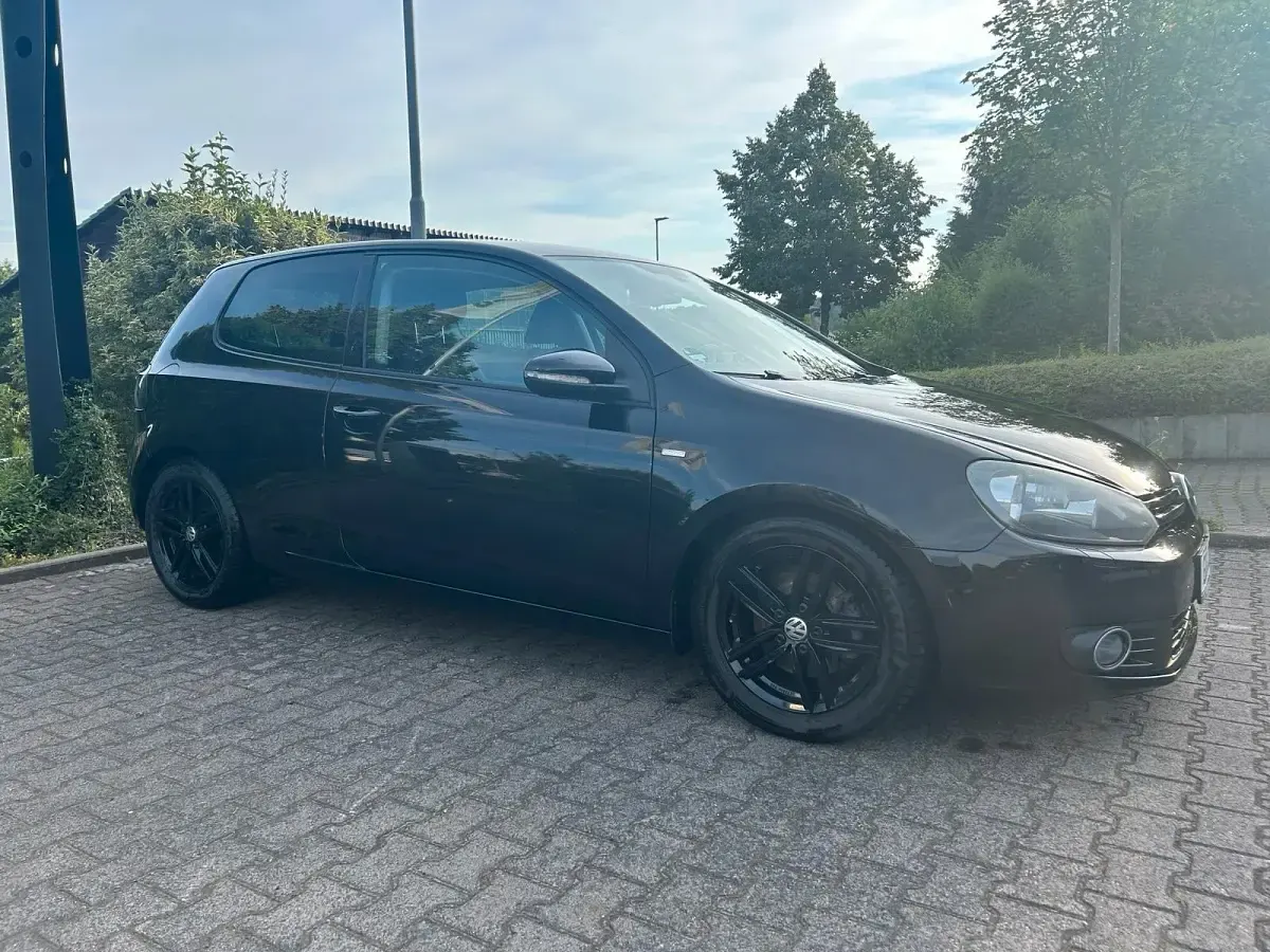 Gebraucht VW Golf VI 122 PS (89 kW) 2012 Schwarz Kleinwagen