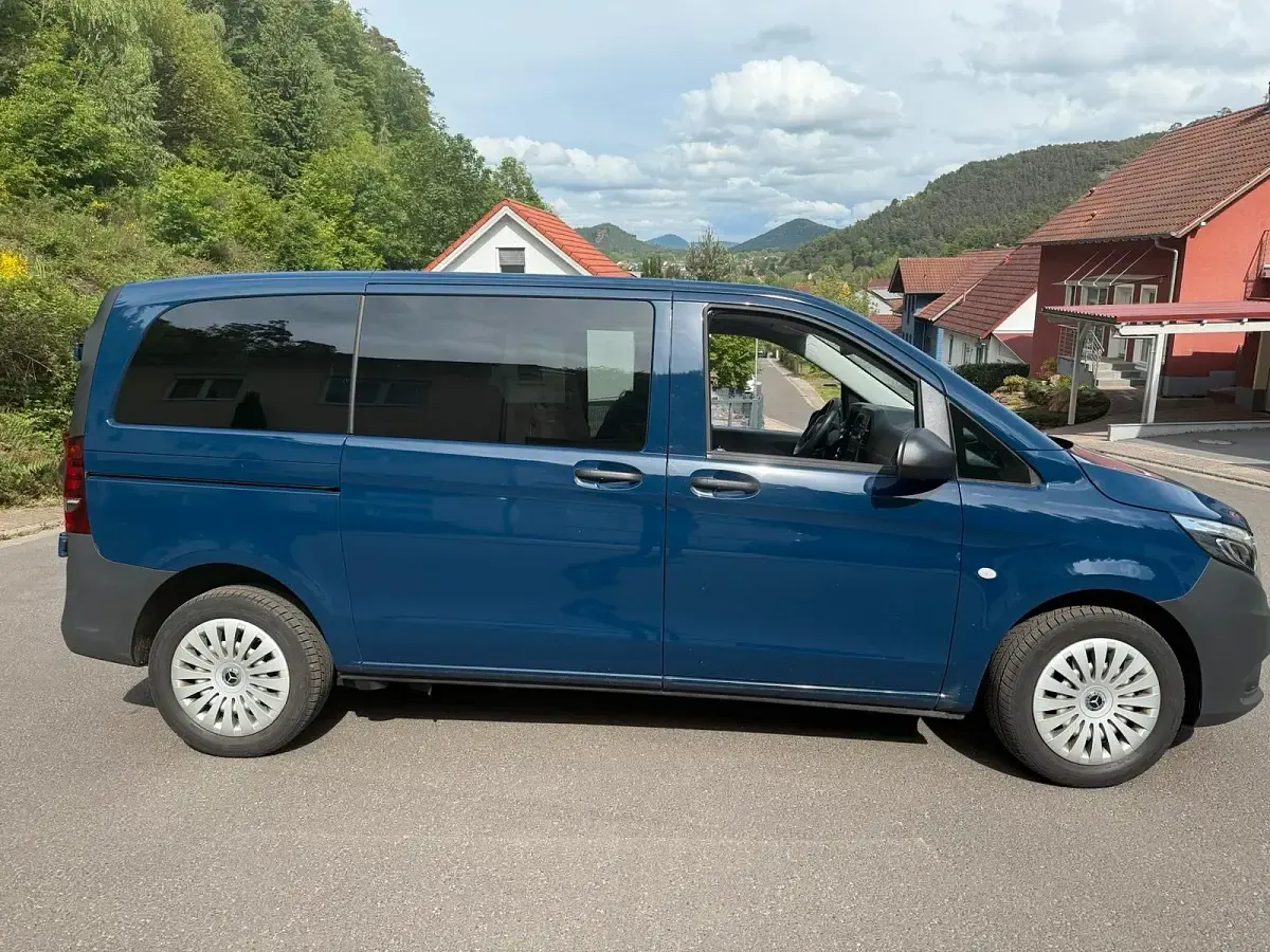 Gebraucht Mercedes Vito 163 PS (119 kW) 2022 Blau Van