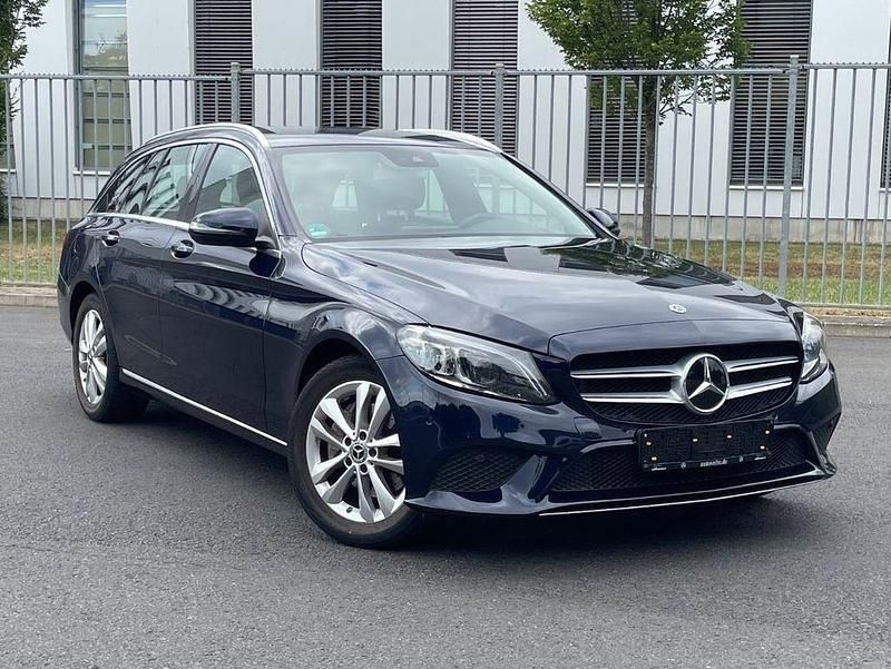 Blau Gebraucht 2019 Mercedes C200 AMG Kombi | 18.500 € (Superpreis) - Bild 1/4