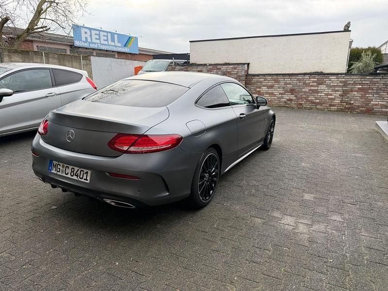 Gebraucht Mercedes C180 156 PS (114 kW) 2018 Grau Coupé