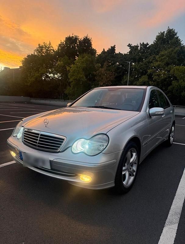 Silber Gebraucht 2000 Mercedes C240 Limousine | 4.950 € - Bild 1/4