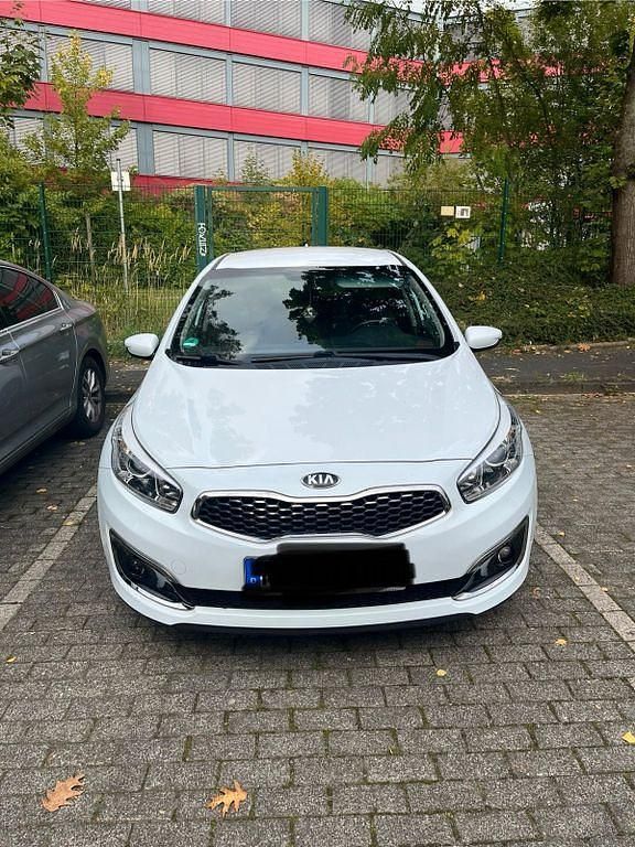 Gebraucht Kia Ceed 120 PS (88 kW) 2017 Weiß Kleinwagen