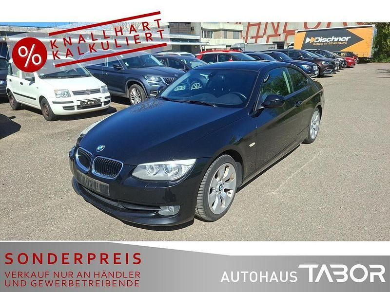 Gebraucht BMW 320 184 PS (135 kW) 2012 Saphirschwarz Coupé