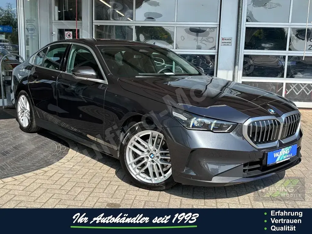 Gebraucht BMW 520 Sport Line 197 PS (144 kW) 2024 Grau Limousine