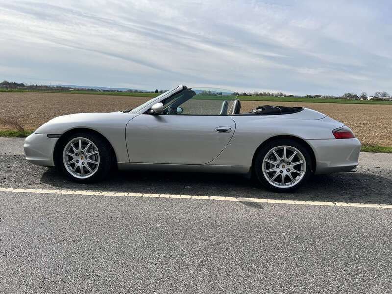 Silber Gebraucht 2002 Porsche 911 Carrera 4 Cabriolet Cabrio | 37.000 € (Fairer Preis) - Bild 1/4