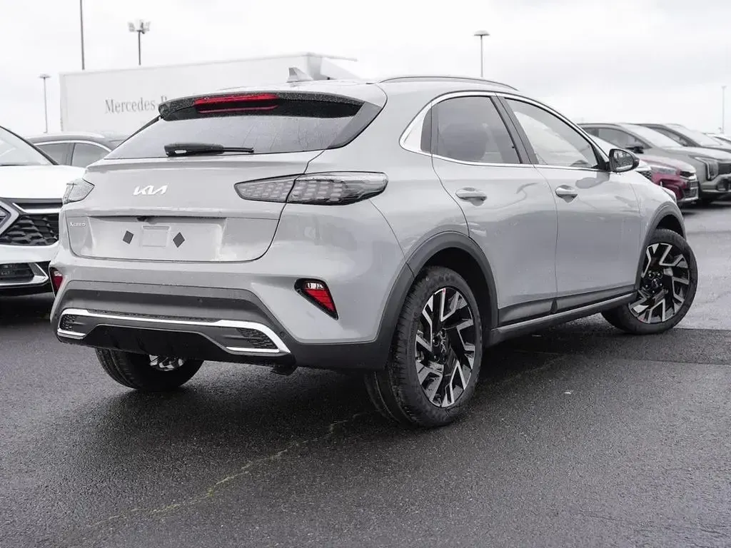 Neu Kia XCeed 150 PS (110 kW) 2026 Wolfgrau metallic SUV
