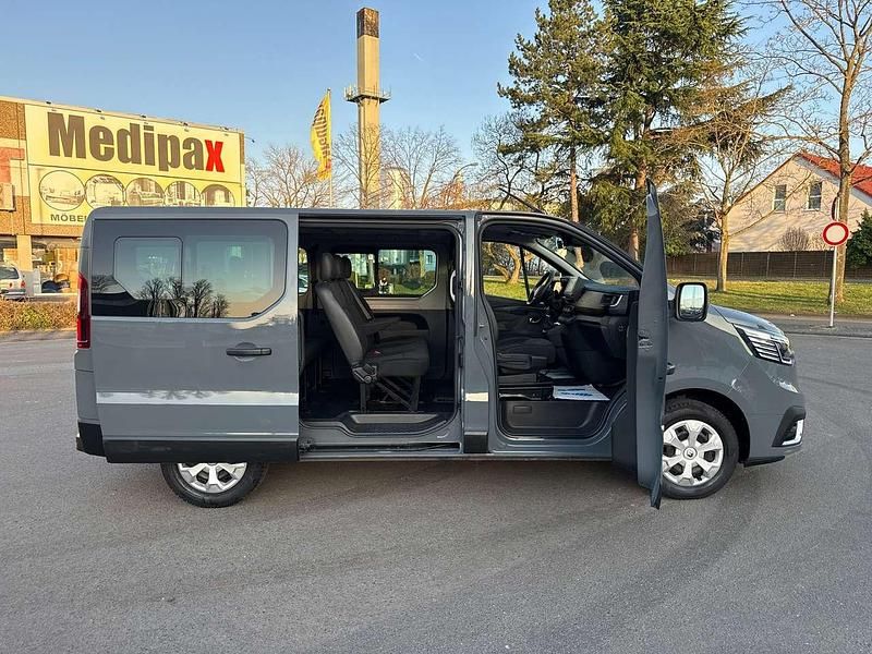 Gebraucht Renault Trafic Life 150 PS (110 kW) 2022 Städtisches grau Van / Kleinbus