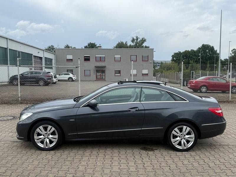 Gebraucht Mercedes E350 292 PS (214 kW) 2009 Grau Coupé