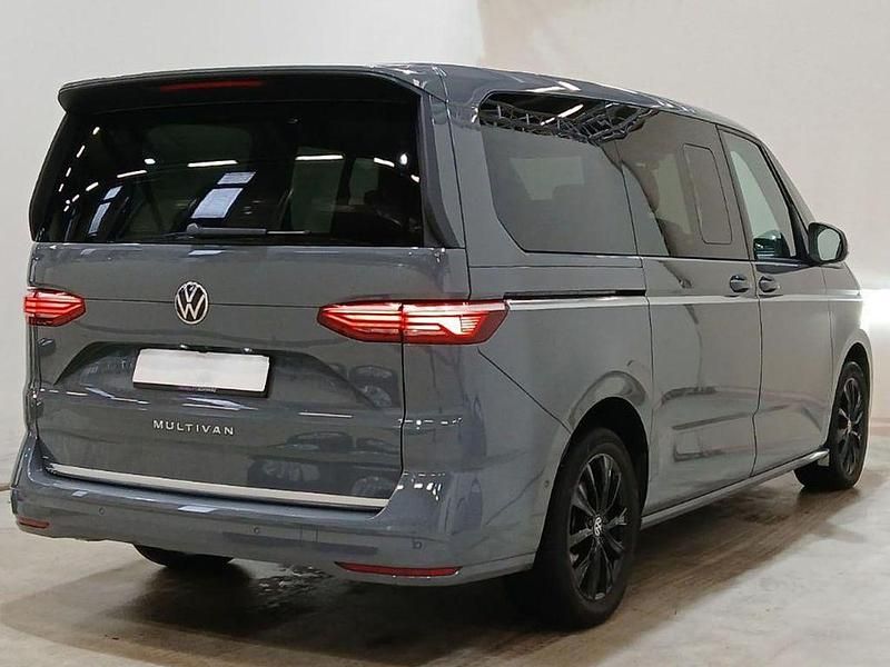 Gebraucht VW Multivan Style 150 PS (110 kW) 2024 Grau Van
