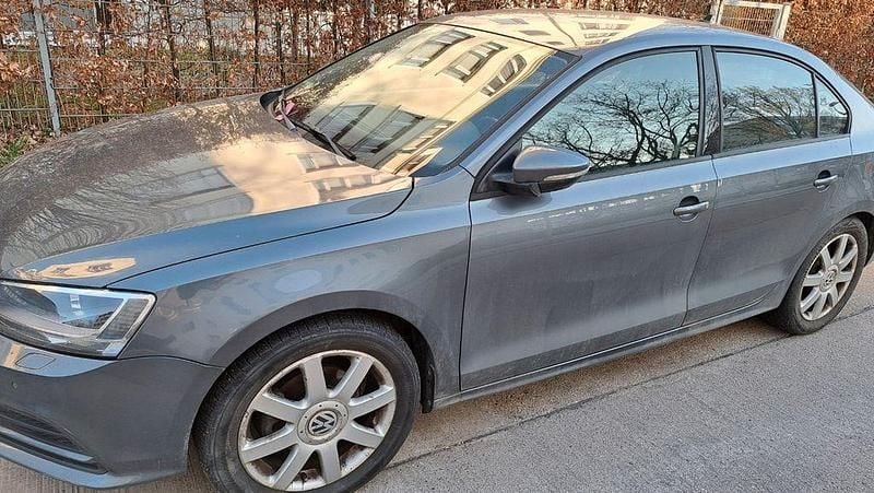 Gebraucht VW Jetta 125 PS (91 kW) 2015 Grau Limousine