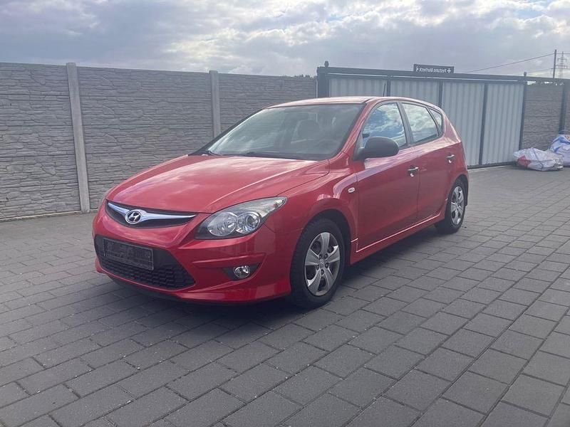 Rot Gebraucht 2010 Hyundai i30 Edition+ Limousine | 3.200 € (Guter Preis) - Bild 1/4
