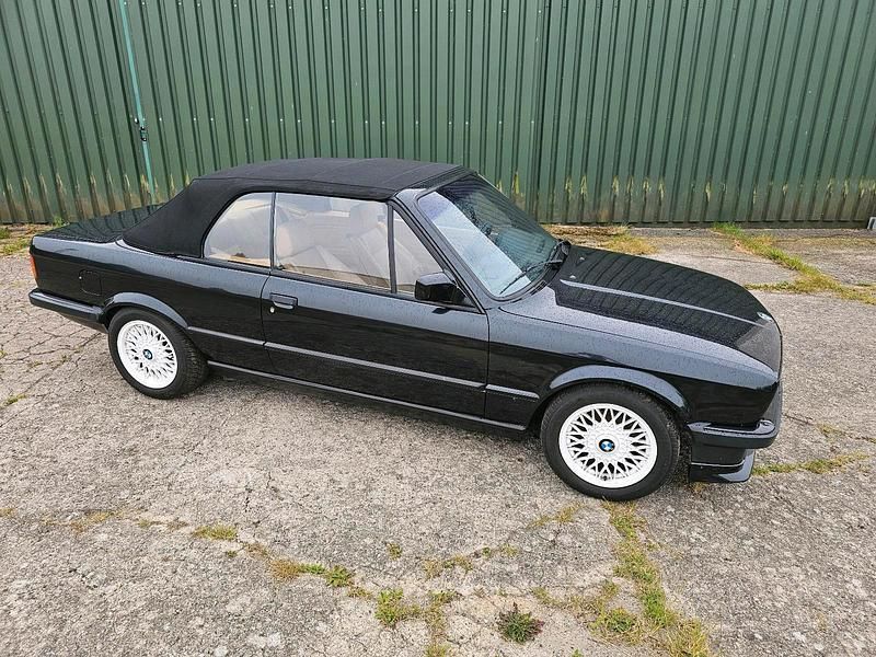 Schwarz Gebraucht 1986 BMW 320 Cabriolet Basis Cabrio | 10.999 € - Bild 1/4