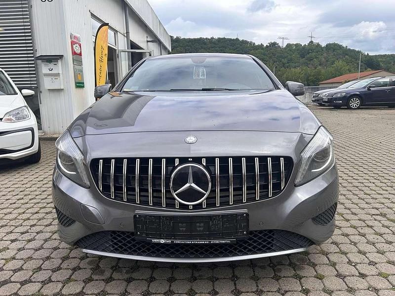 Mountaingrau met. Gebraucht 2013 Mercedes A180 Kleinwagen | 13.999 € (Fairer Preis) - Bild 1/4