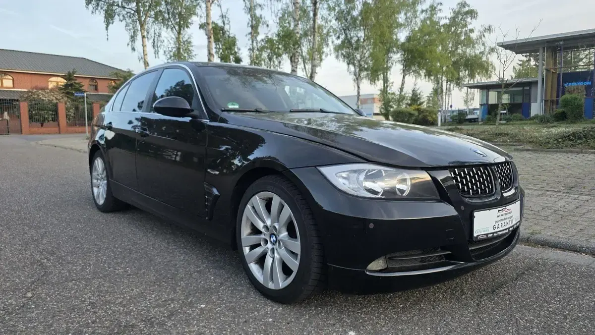 Second-hand BMW 325 M Sport 218 CP (160 kW) 2005 Negru Berlinǎ