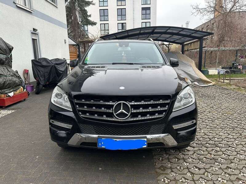 Schwarz Gebraucht 2012 Mercedes ML350 SUV | 22.900 € (Guter Preis) - Bild 1/4