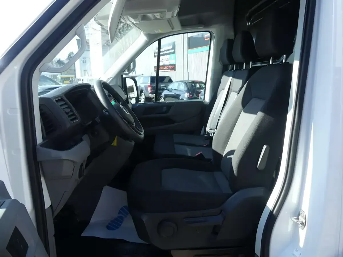 Second-hand VW Crafter 177 CP (130 kW) 2021 Alb Van