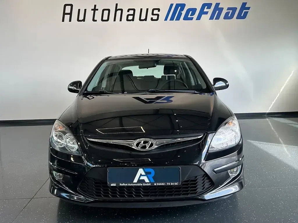 Gebraucht Hyundai i30 Classic 109 PS (80 kW) 2011 Schwarz Limousine