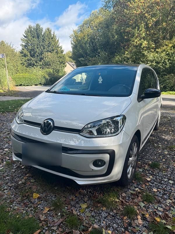 Weiß Gebraucht 2017 VW up! CLUB Kleinwagen | 8.750 € (Etwas zu teuer) - Bild 1/4