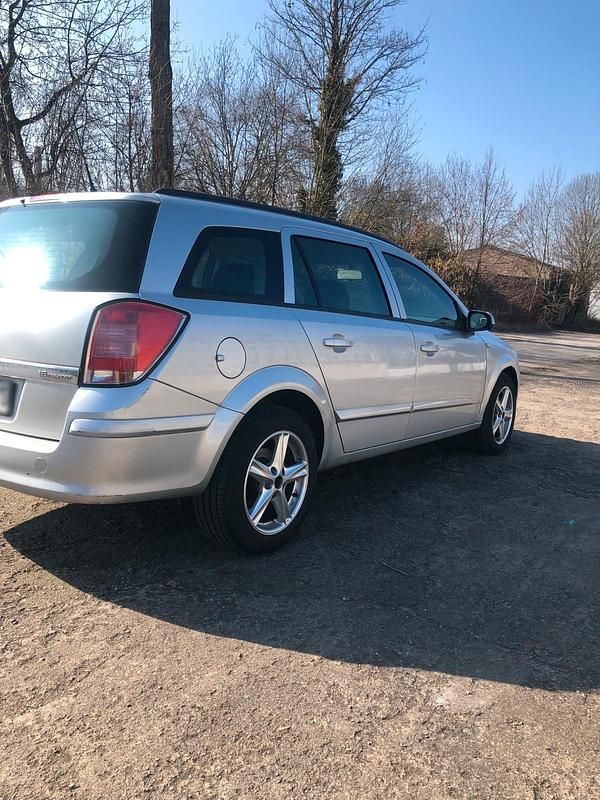 Gebraucht Opel Astra 105 PS (77 kW) 2005 Kombi
