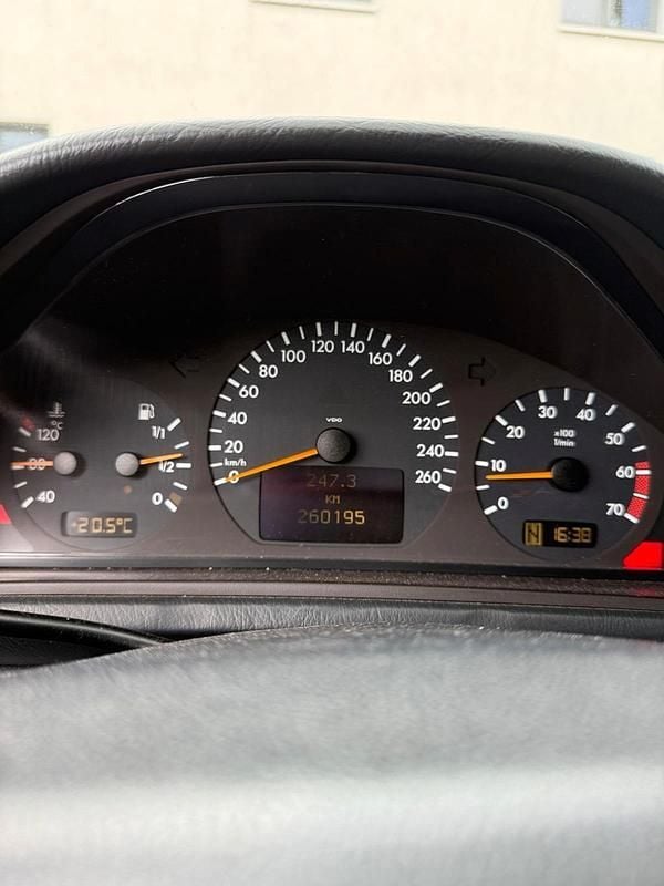 Silber Gebraucht 1999 Mercedes CLK230 Cabrio | 2.350 € (Guter Preis) - Bild 1/4