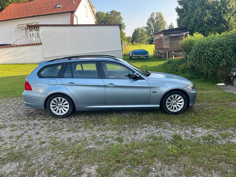 Używany BMW 320 177 KM (130 kW) 2009 Andere farben Kombi