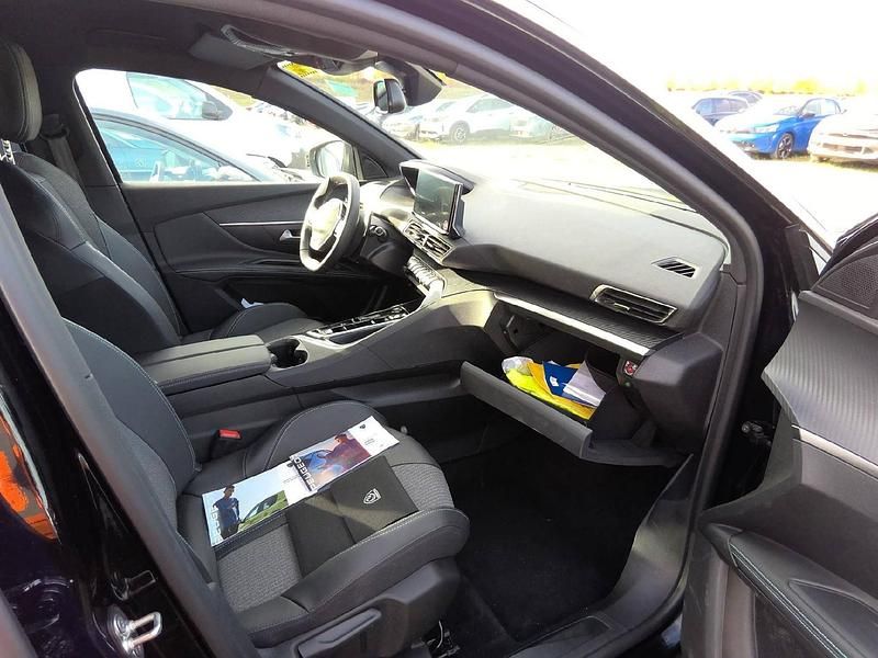 Gebraucht Peugeot 5008 Allure 136 PS (100 kW) 2024 Noir perla nera SUV