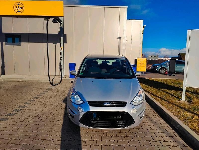 Gebraucht Ford S-MAX S 140 PS (102 kW) 2013 Silber Van / Kleinbus