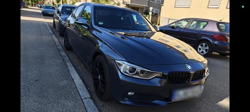 Gebraucht BMW 320 Sport Line 185 PS (136 kW) 2012 Schwarz Limousine