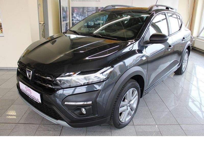 Graumetallic Gebraucht 2022 Dacia Sandero Essentiel Limousine | 13.555 € (Guter Preis) - Bild 1/4