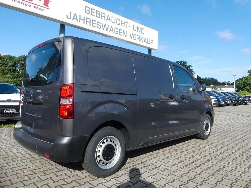 Second-hand Citroën Jumpy 179 CP (131 kW) 2024 Alb Monovolum