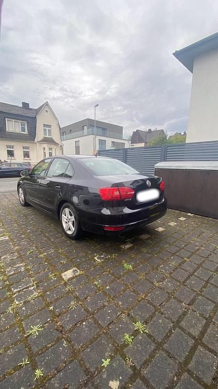 Second-hand VW Jetta 105 CP (77 kW) 2011 Negru Berlinǎ