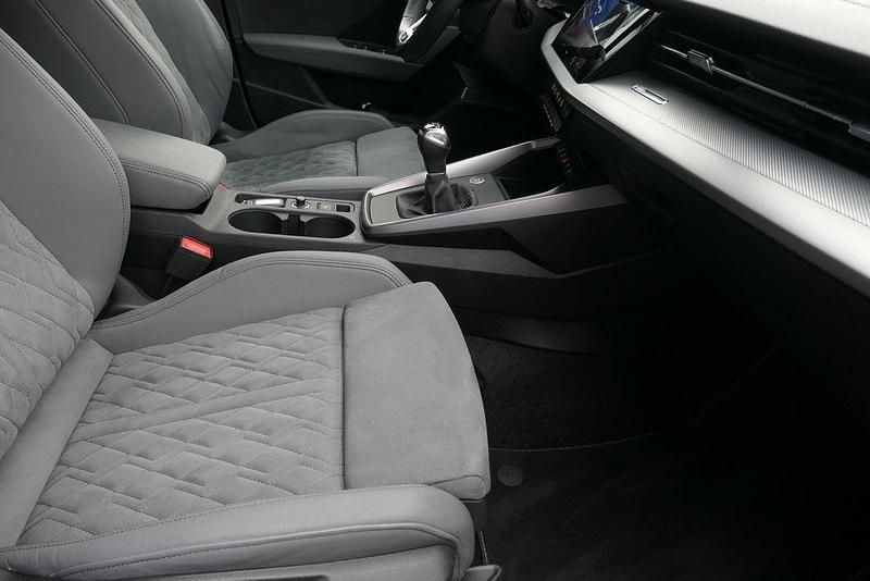 Gebraucht Audi A3 S-Line 150 PS (110 kW) 2023 Grau Limousine