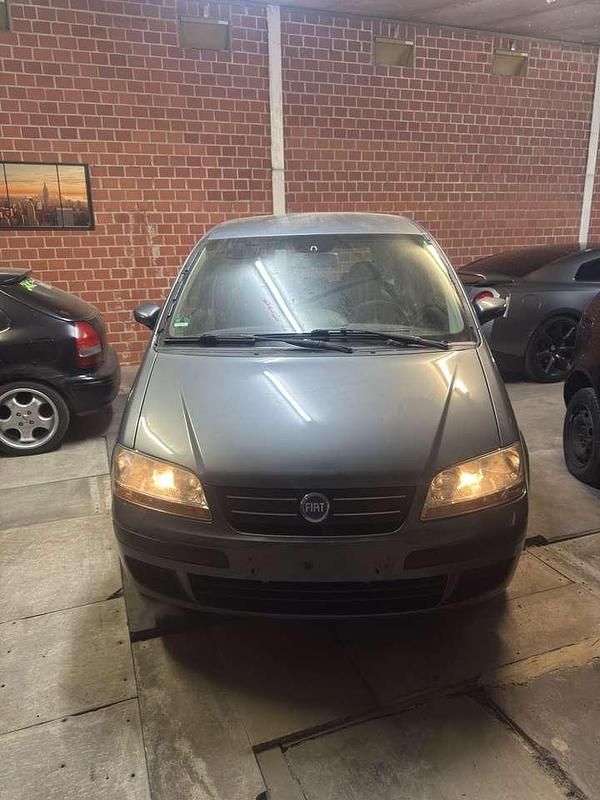 Grau Gebraucht 2004 Fiat Idea Emotion Van / Kleinbus | 750 € (Fairer Preis) - Bild 1/4