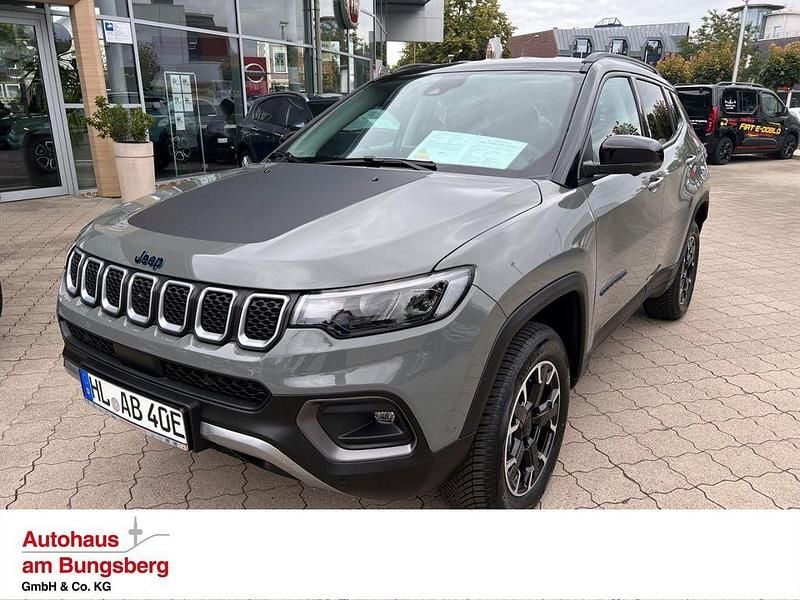 Grau Gebraucht 2023 Jeep Compass SUV | 35.990 € (Teuer) - Bild 1/3