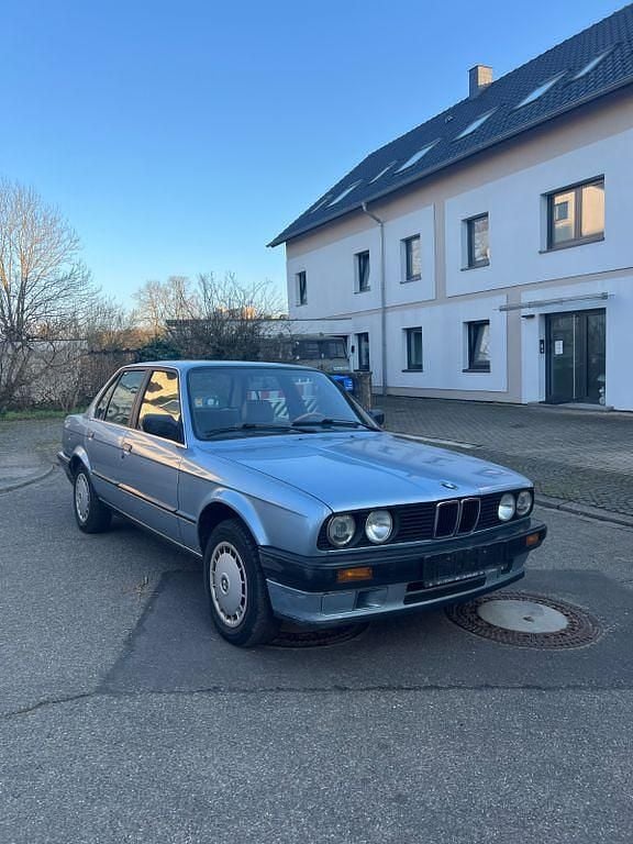Gebraucht BMW 316 Basis 99 PS (72 kW) 1990 Blau Limousine