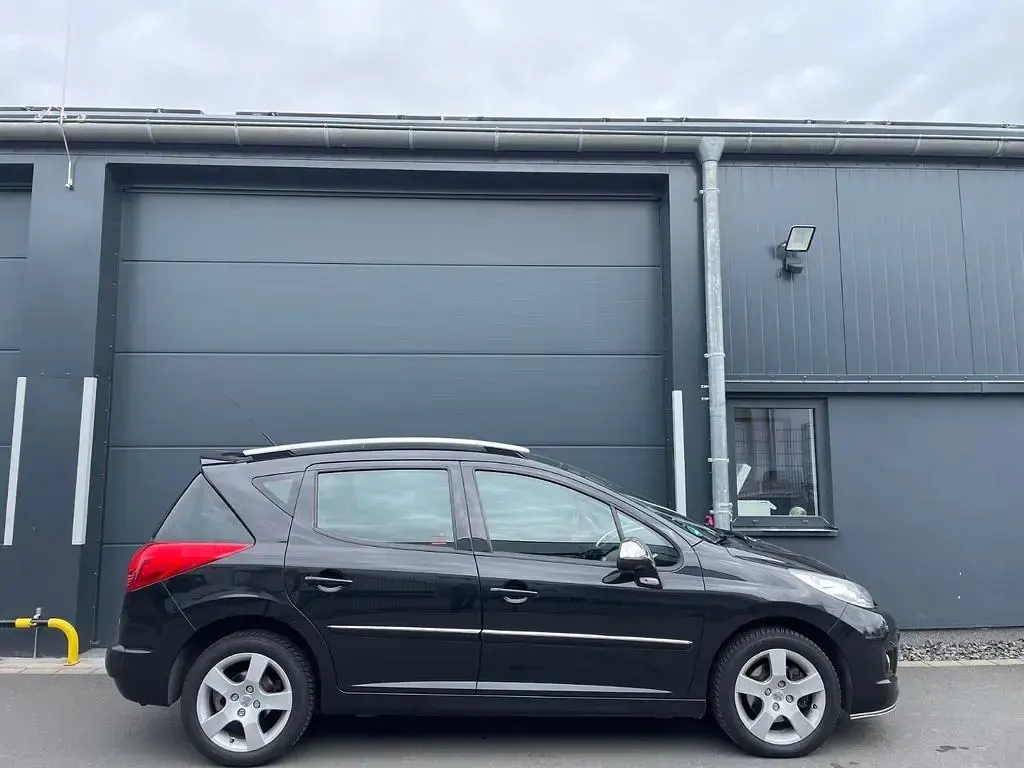 Gebraucht Peugeot 207 Premium 120 PS (88 kW) 2011 Schwarz Kombi