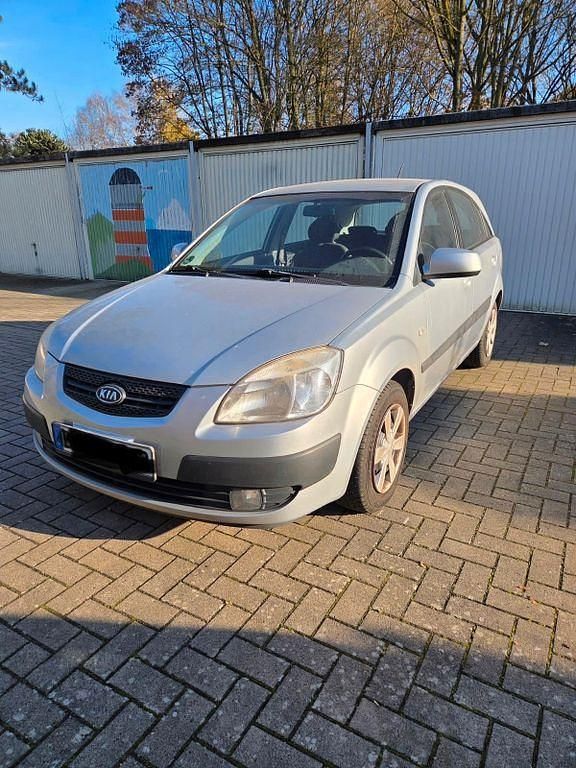 Grau Gebraucht 2007 Kia Rio EX Limousine | 2.000 € (Fairer Preis) - Bild 1/4