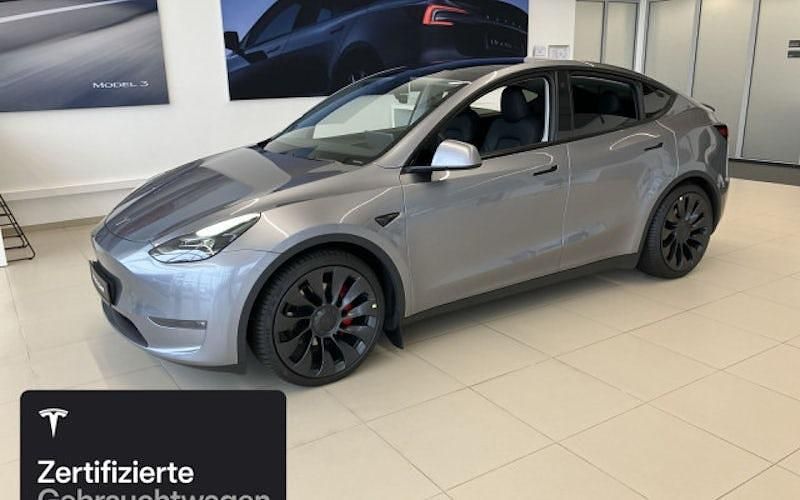 Silber Gebraucht 2024 Tesla Model Y Performance SUV | 47.800 € (Fairer Preis) - Bild 1/4