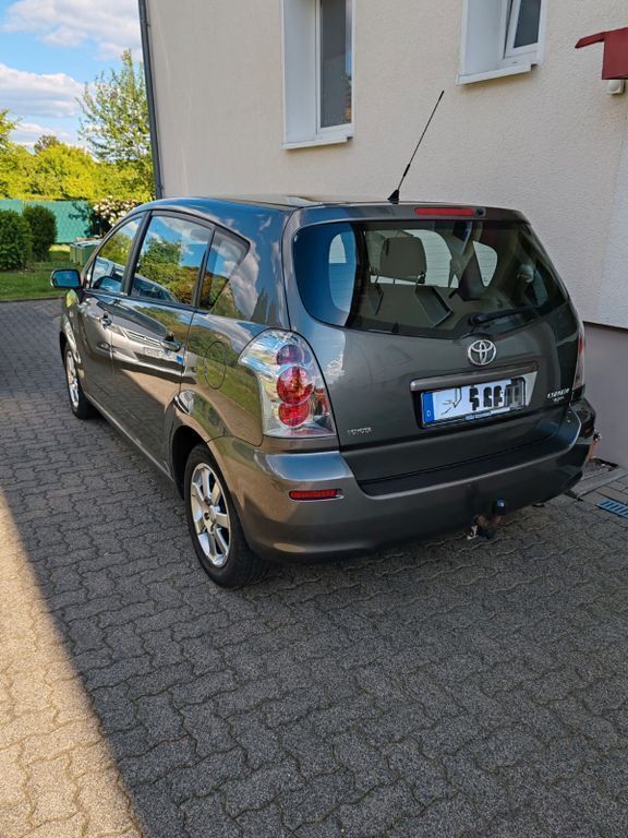 Andere außenfarben Gebraucht 2005 Toyota Corolla Verso Edition Van / Kleinbus | 3.390 € (Fairer Preis) - Bild 1/4