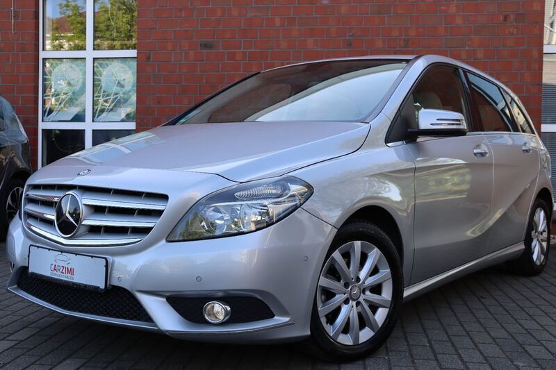 Silber Gebraucht 2014 Mercedes B180 Van / Kleinbus | 10.990 € (Guter Preis) - Bild 1/4