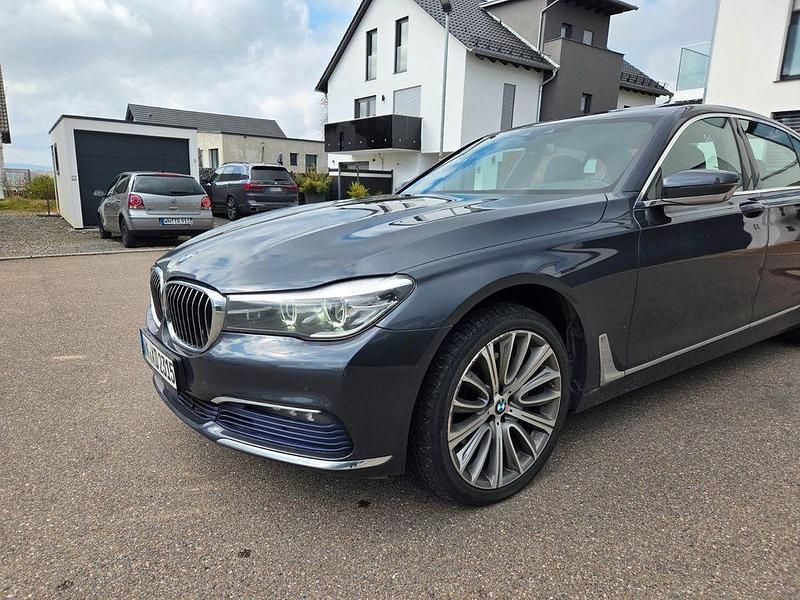 Gebraucht BMW 740 320 PS (235 kW) 2016 Grau Limousine