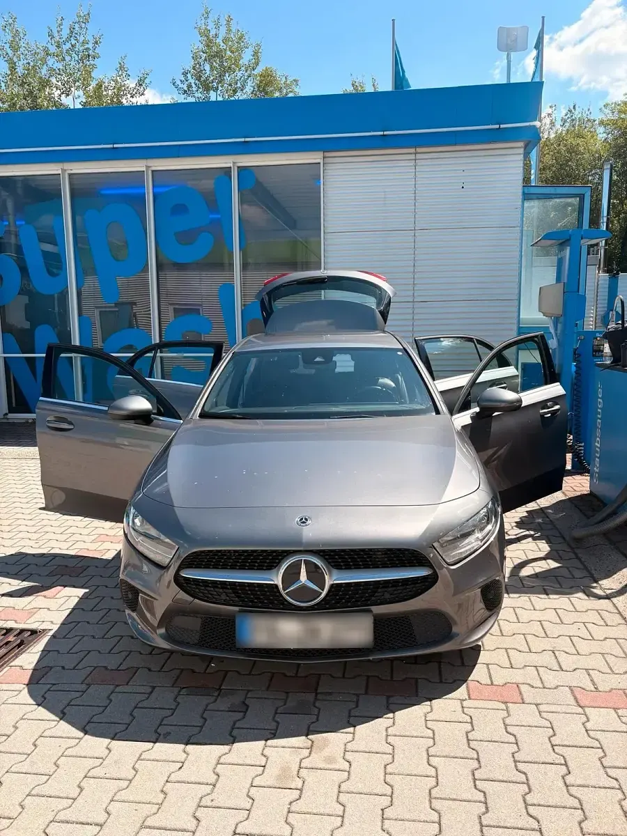 Gebraucht Mercedes A160 109 PS (80 kW) 2019 Grau Kleinwagen
