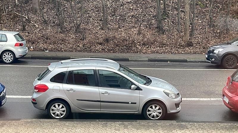 Silber Gebraucht 2008 Renault Clio GrandTour Kombi | 2.399 € - Bild 1/1