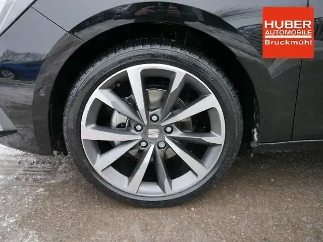 Neu Seat Leon FR 150 PS (110 kW) 2025 Midnight schwarz metallic Limousine