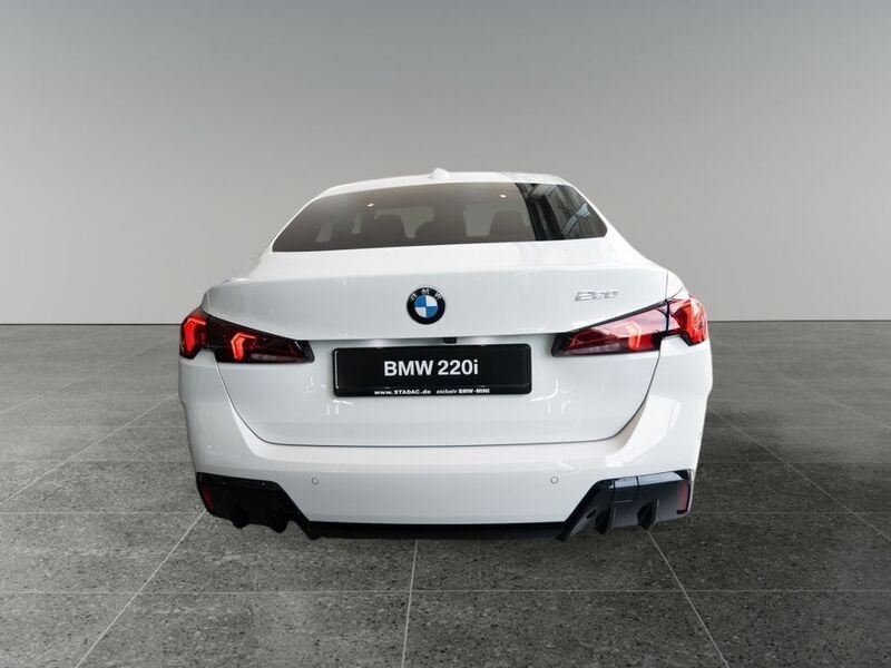 Gebraucht BMW 220 Performance 156 PS (114 kW) 2025 Weiß Limousine